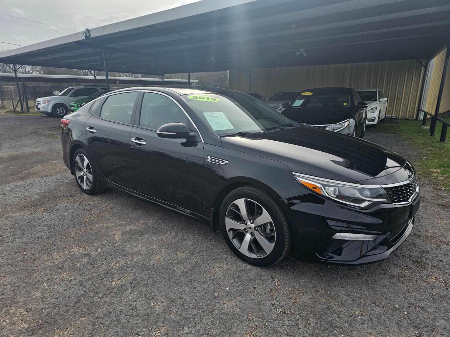 2019 BLACK Kia Optima LX (5XXGT4L36KG) with an 2.4L L4 DOHC 16V engine, 6A transmission, located at 533 S Seven Points BLVD, Seven Points, TX, 75143, (430) 255-4030, 32.313999, -96.209351 - Photo#1